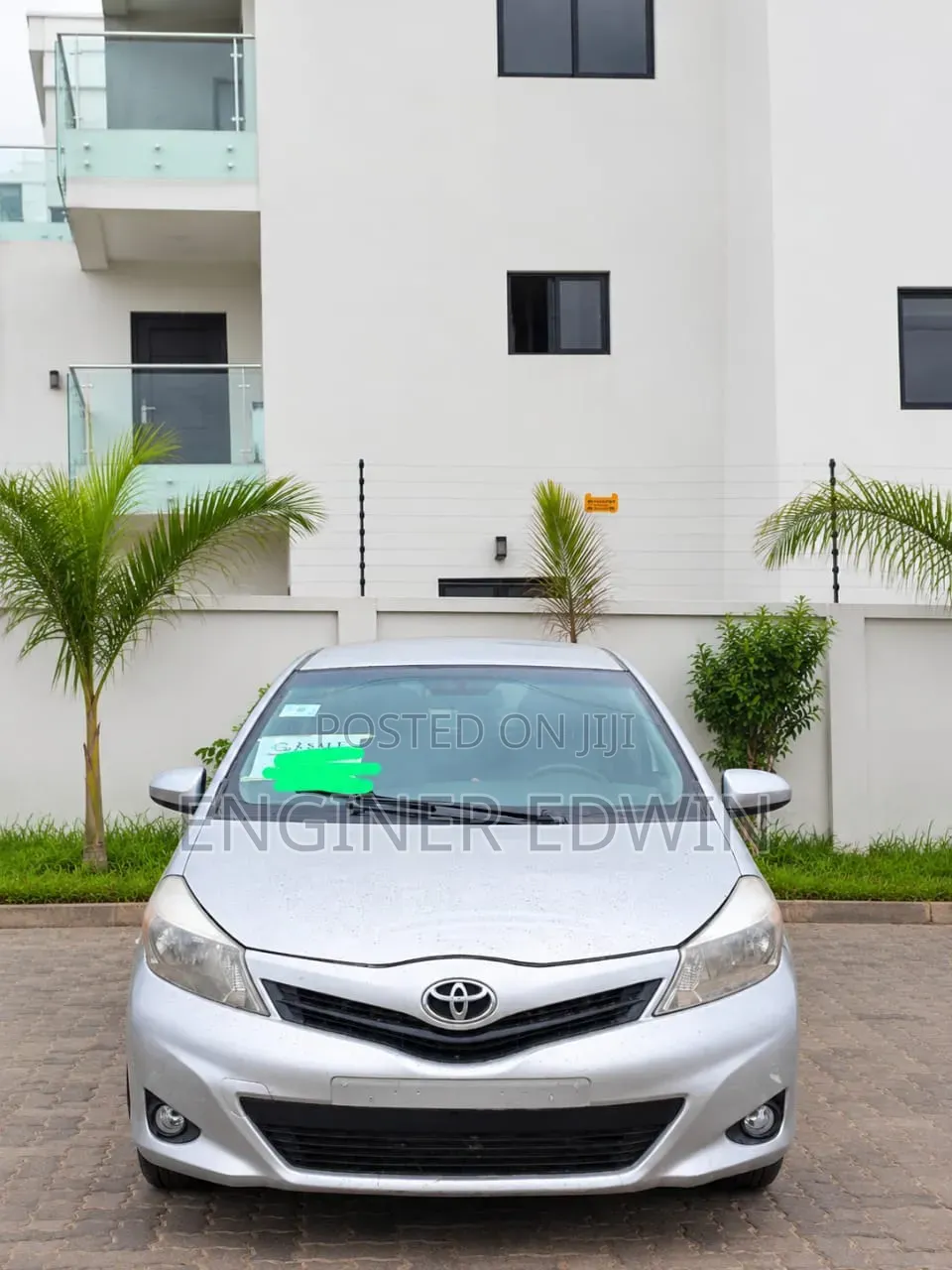 Toyota Yaris LE Hatchback 3dr 2012 Silver