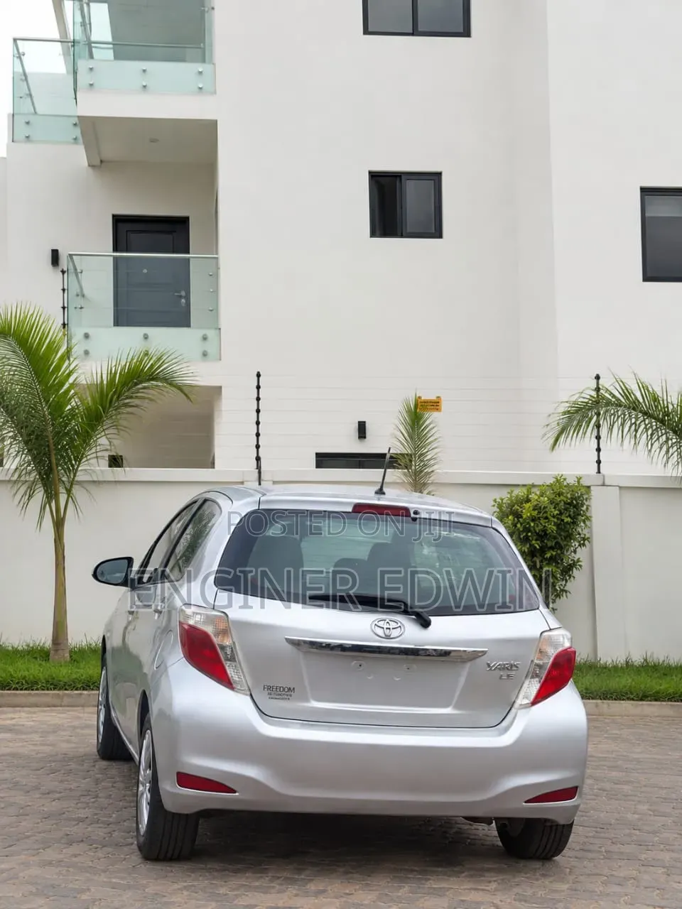 Toyota Yaris LE Hatchback 3dr 2012 Silver