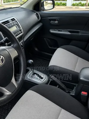 Toyota Yaris LE Hatchback 3dr 2012 Silver