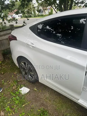Hyundai Elantra Limited Sedan FWD (1.8L 4cyl 6A) 2016 White