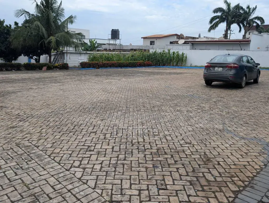 6bdrm House in East Legon, Boundary Road Area for rent