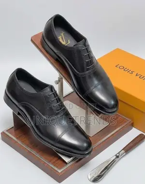 Executive LOUIS VUITTON Leather Oxford Shoe (Black)