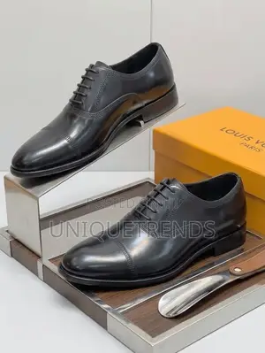 Executive LOUIS VUITTON Leather Oxford Shoe (Black)