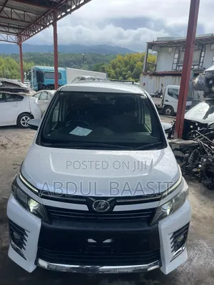 Toyota Voxy 2017 White