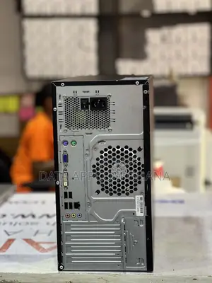 Desktop Computer Fujitsu Esprimo P557/E90+ 8GB Intel Core i5 HDD 500GB