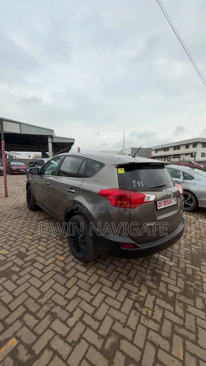 Toyota RAV4 LE AWD (2.5L 4cyl 6A) 2016 Brown