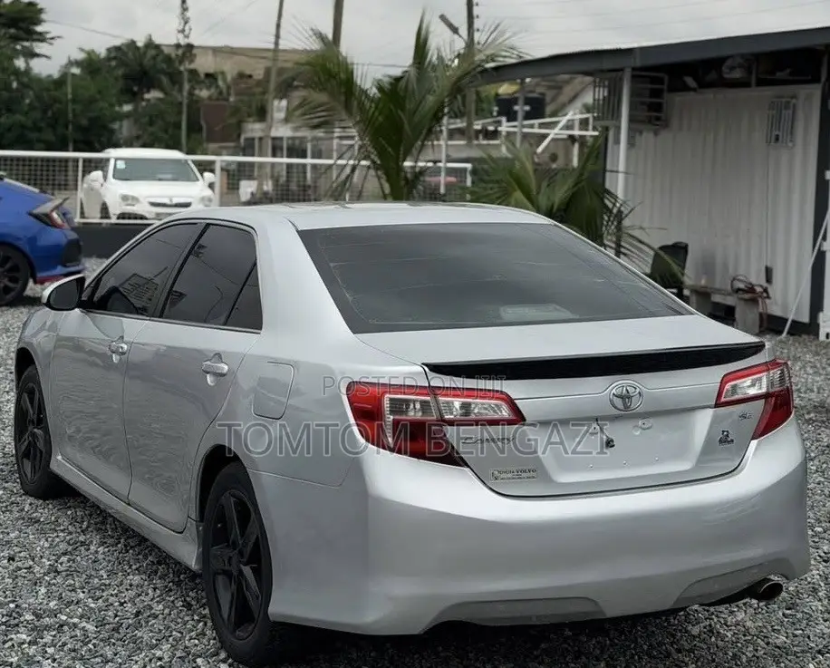 Toyota Camry SE 4dr Sedan (2.5L 4cyl 6A) 2013 Silver