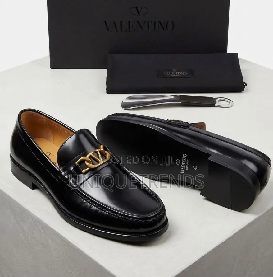 VALENTINO GARAVANI v-Logo Signature Leather Loafers
