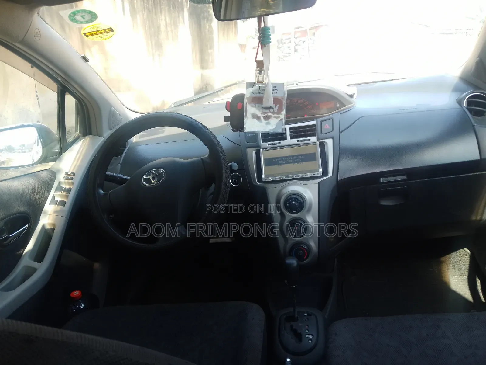 Toyota Vitz 2010 Silver
