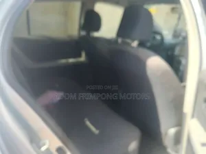 Toyota Vitz 2010 Silver
