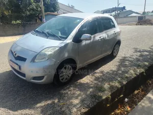 Toyota Vitz 2010 Silver