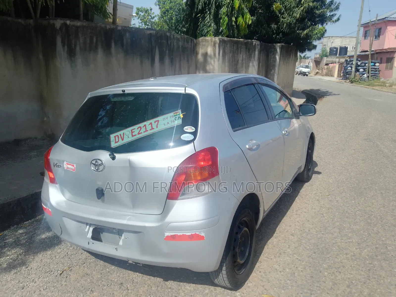 Toyota Vitz 2010 Silver