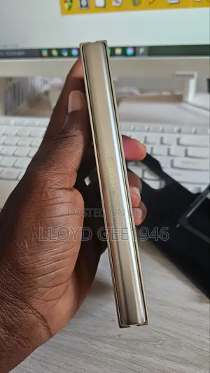 Samsung W22 5G 512 GB Red