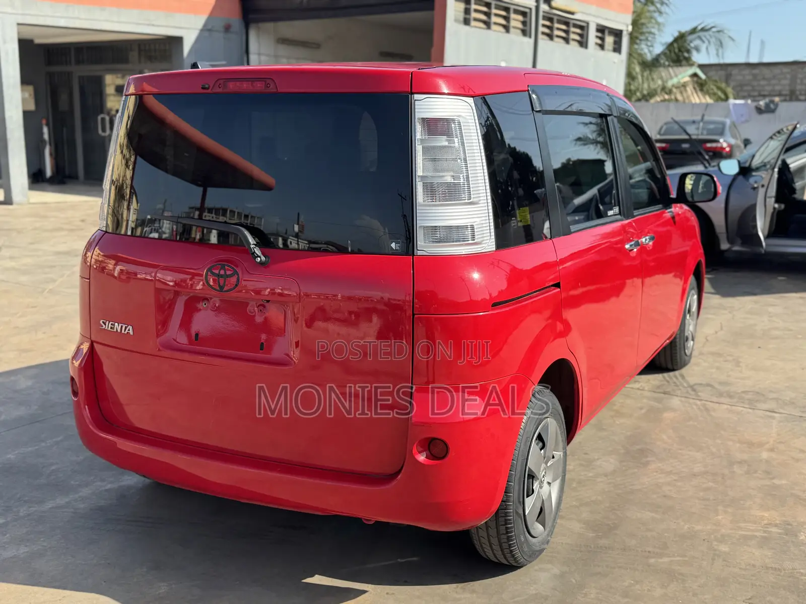 Toyota Sienta 1.5 AWD 2013 Red