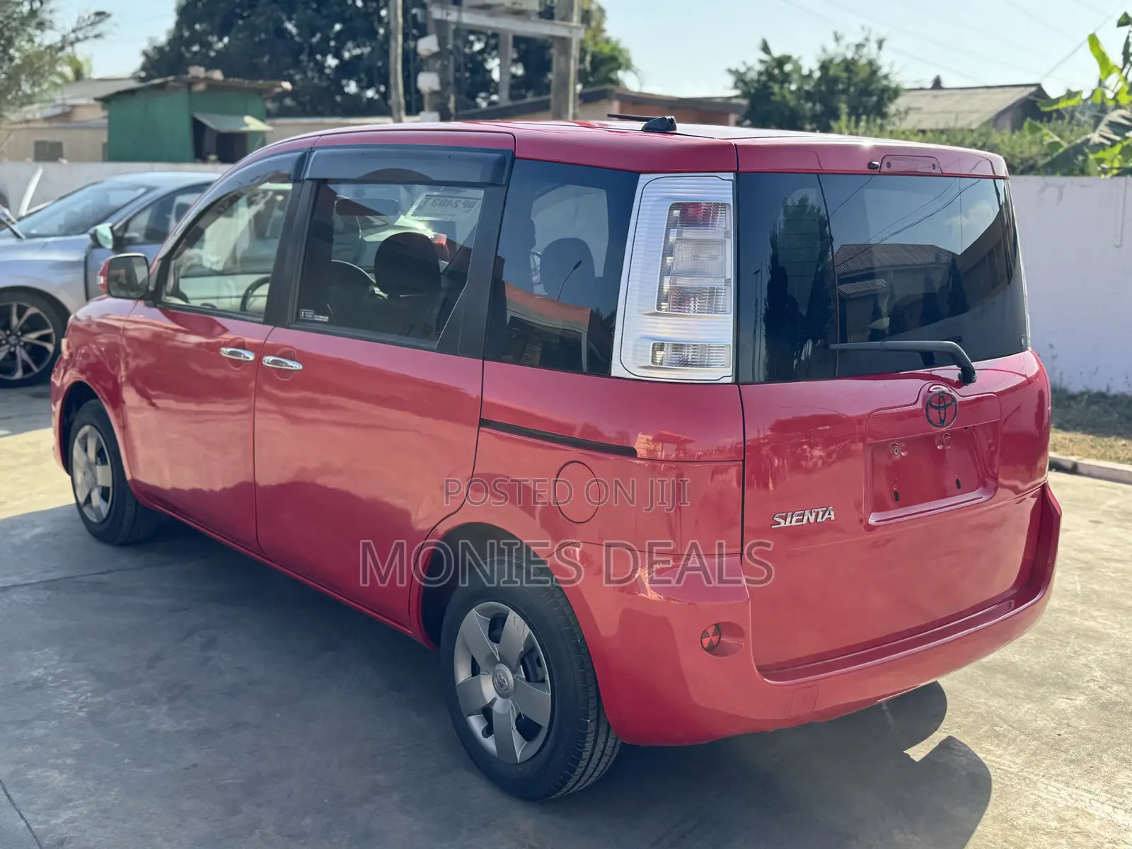Toyota Sienta 1.5 AWD 2013 Red