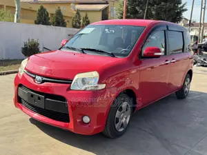 Toyota Sienta 1.5 AWD 2013 Red