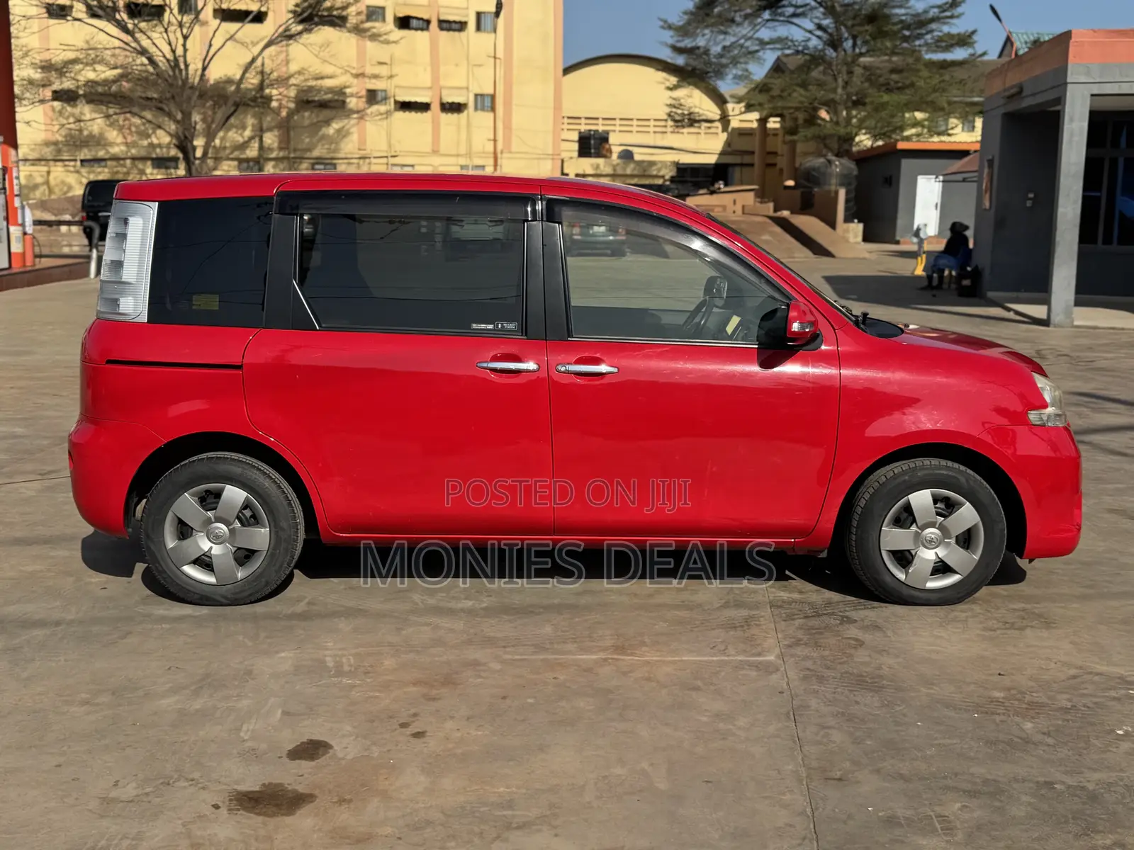Toyota Sienta 1.5 AWD 2013 Red