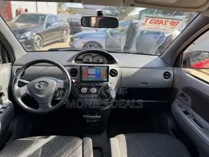 Toyota Sienta 1.5 AWD 2013 Red