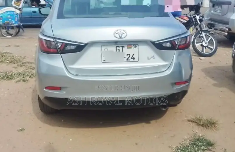 Toyota Yaris LE Hatchback 5dr 2017 Silver