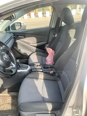 Toyota Yaris LE Hatchback 5dr 2017 Silver