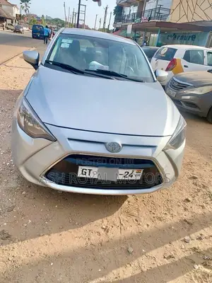 Toyota Yaris LE Hatchback 5dr 2017 Silver