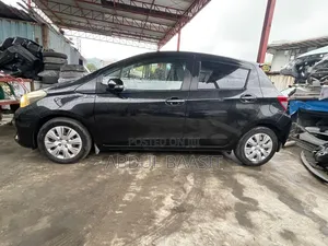 Toyota Vitz 1.3 FWD 5dr 2013 Black