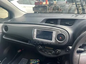 Toyota Vitz 1.3 FWD 5dr 2013 Black