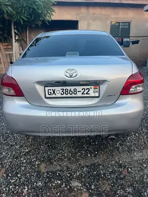 Toyota Belta 2012 Silver