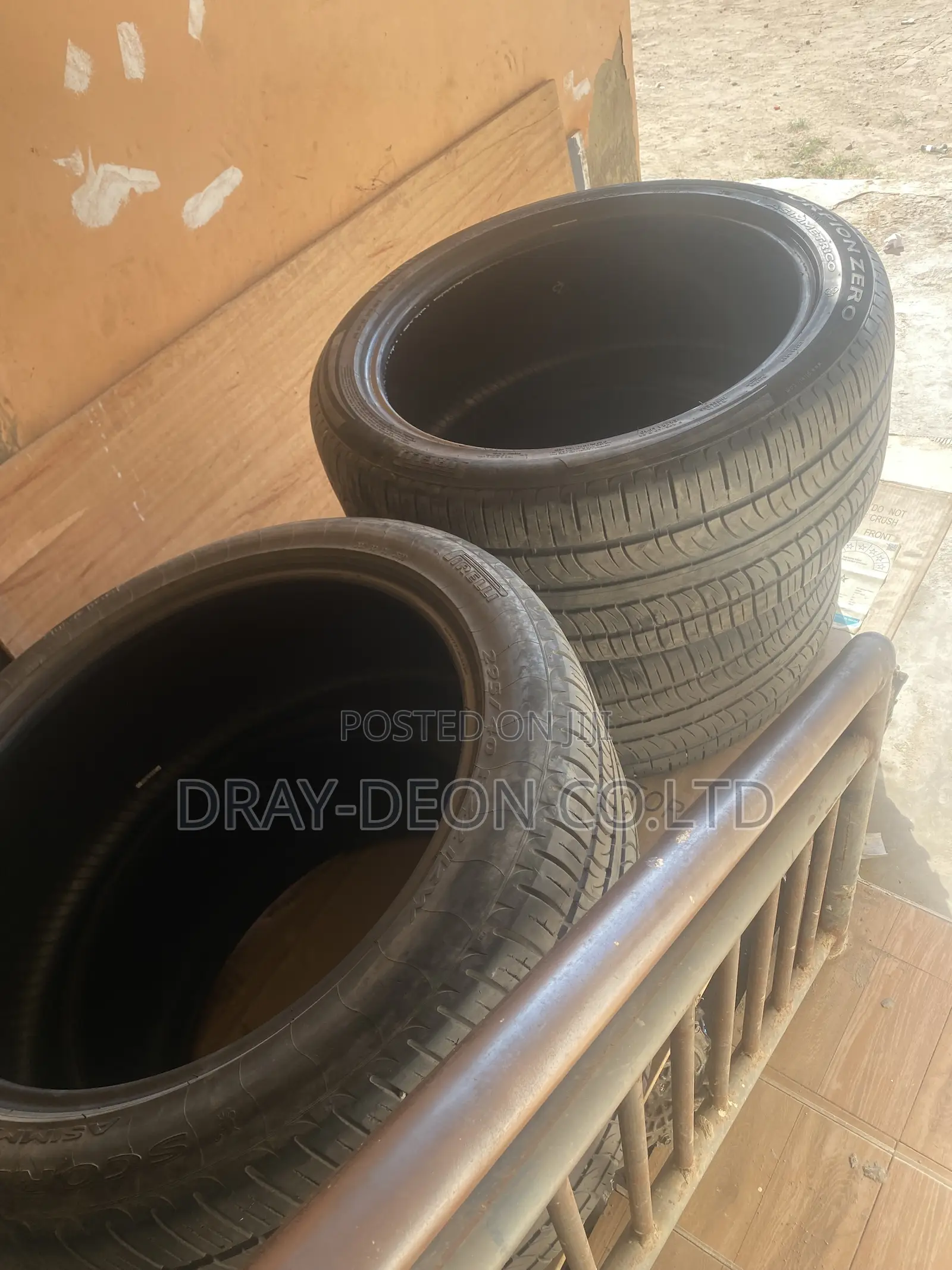 295/40 R22 Pirelli Tires