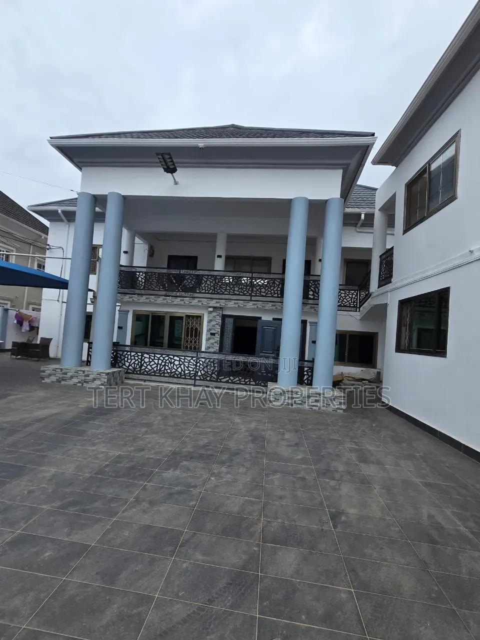 9bdrm Mansion in Dansoman, Round About for sale