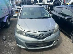 Toyota Vitz 1.3 FWD 5dr 2013 Gray