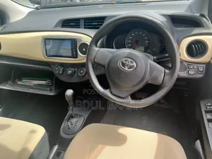Toyota Vitz 1.3 FWD 5dr 2013 Gray