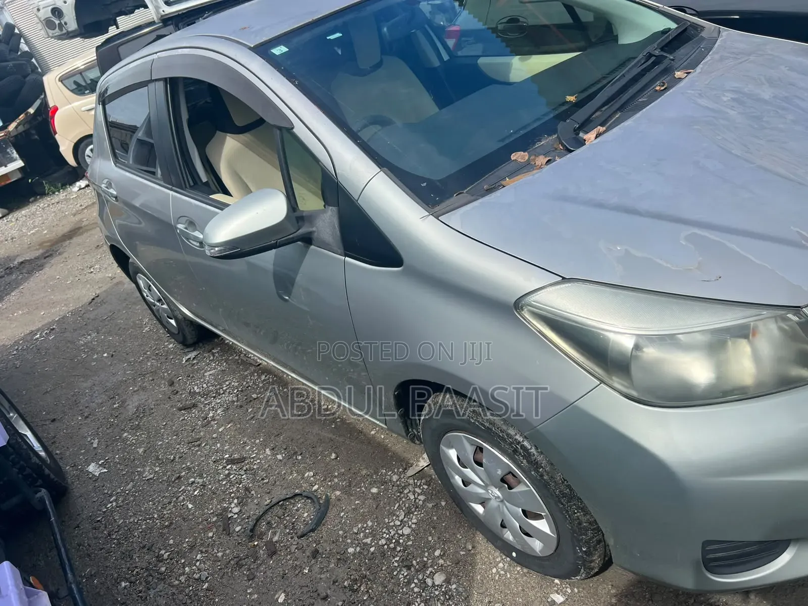 Toyota Vitz 1.3 FWD 5dr 2013 Gray
