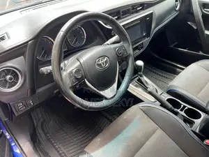 Toyota Corolla SE Special Edition 4dr Sedan (1.8L 4cyl CVT) 2017 Blue