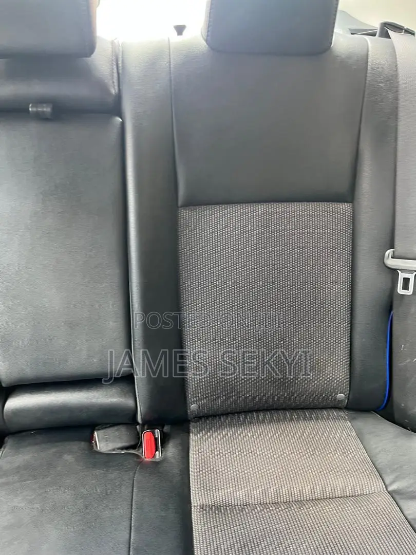 Toyota Corolla SE Special Edition 4dr Sedan (1.8L 4cyl CVT) 2017 Blue
