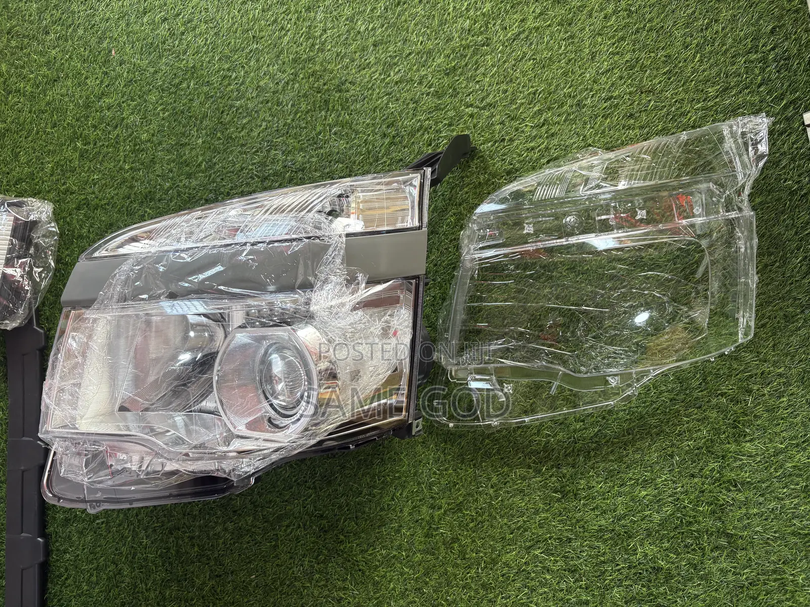 2012 Toyota Voxy Headlights & Taillights