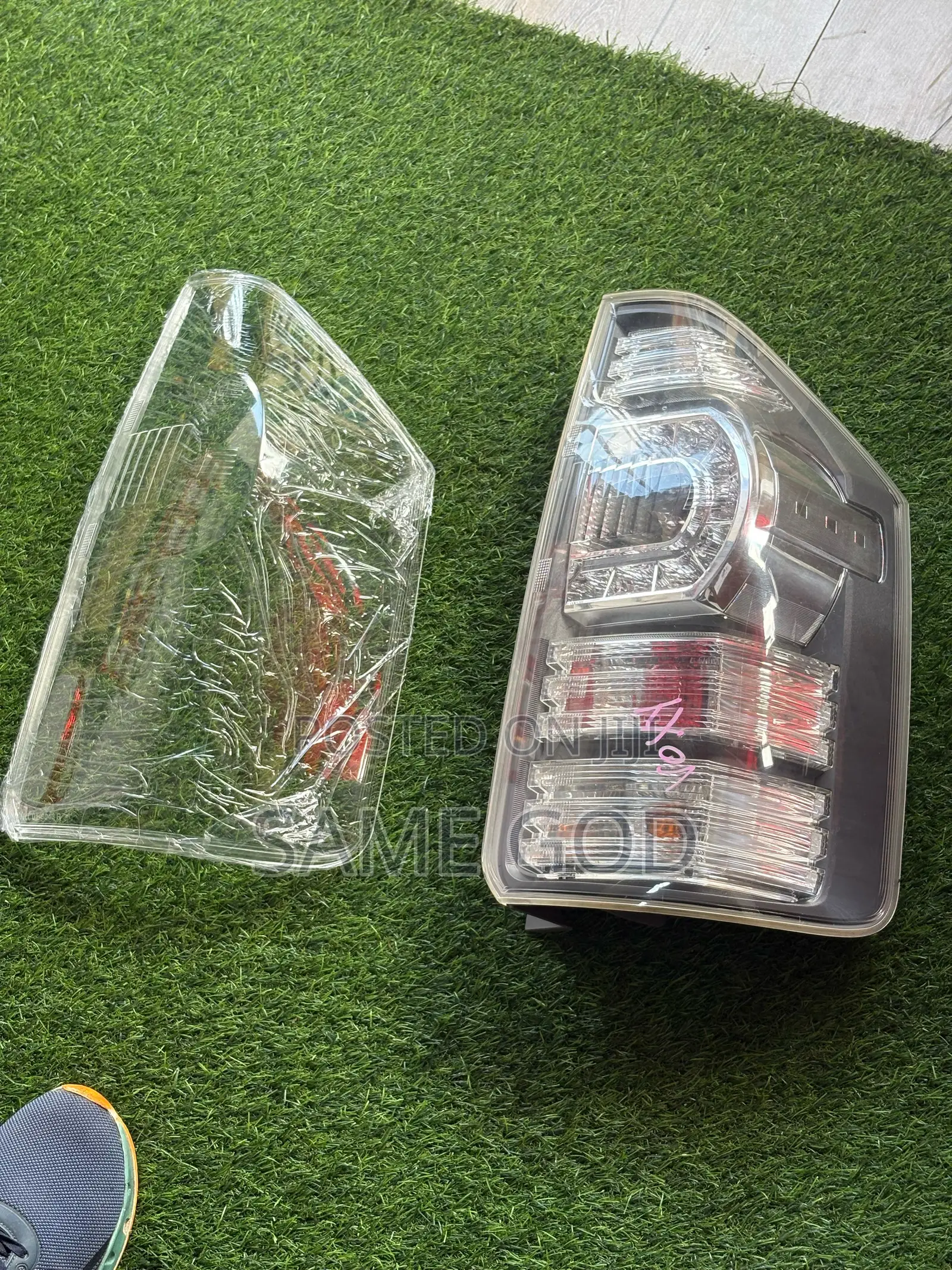 2012 Toyota Voxy Headlights & Taillights