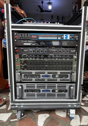 Professional JBL Speaker Set and Amplifier Set