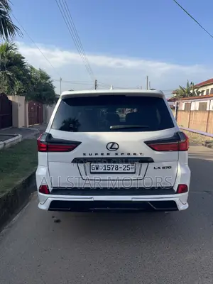 Lexus LX 570 AWD 2017 White