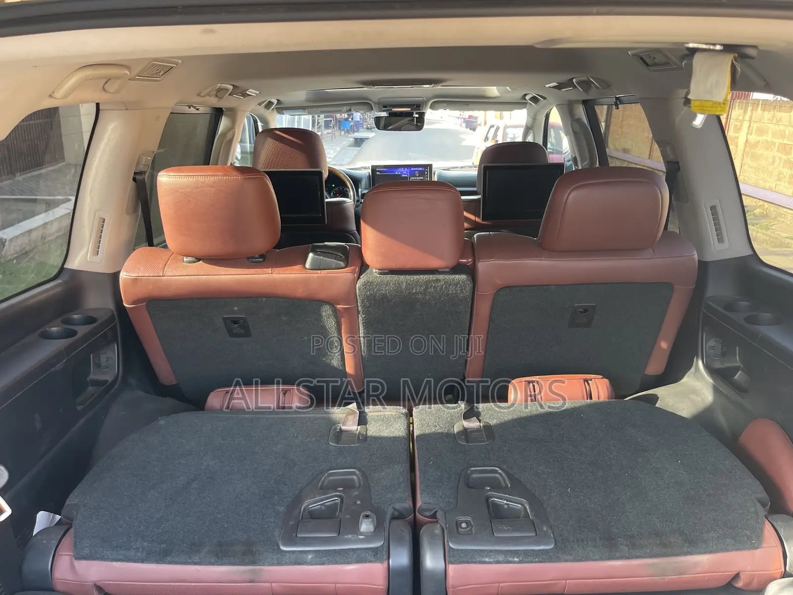 Lexus LX 570 AWD 2017 White