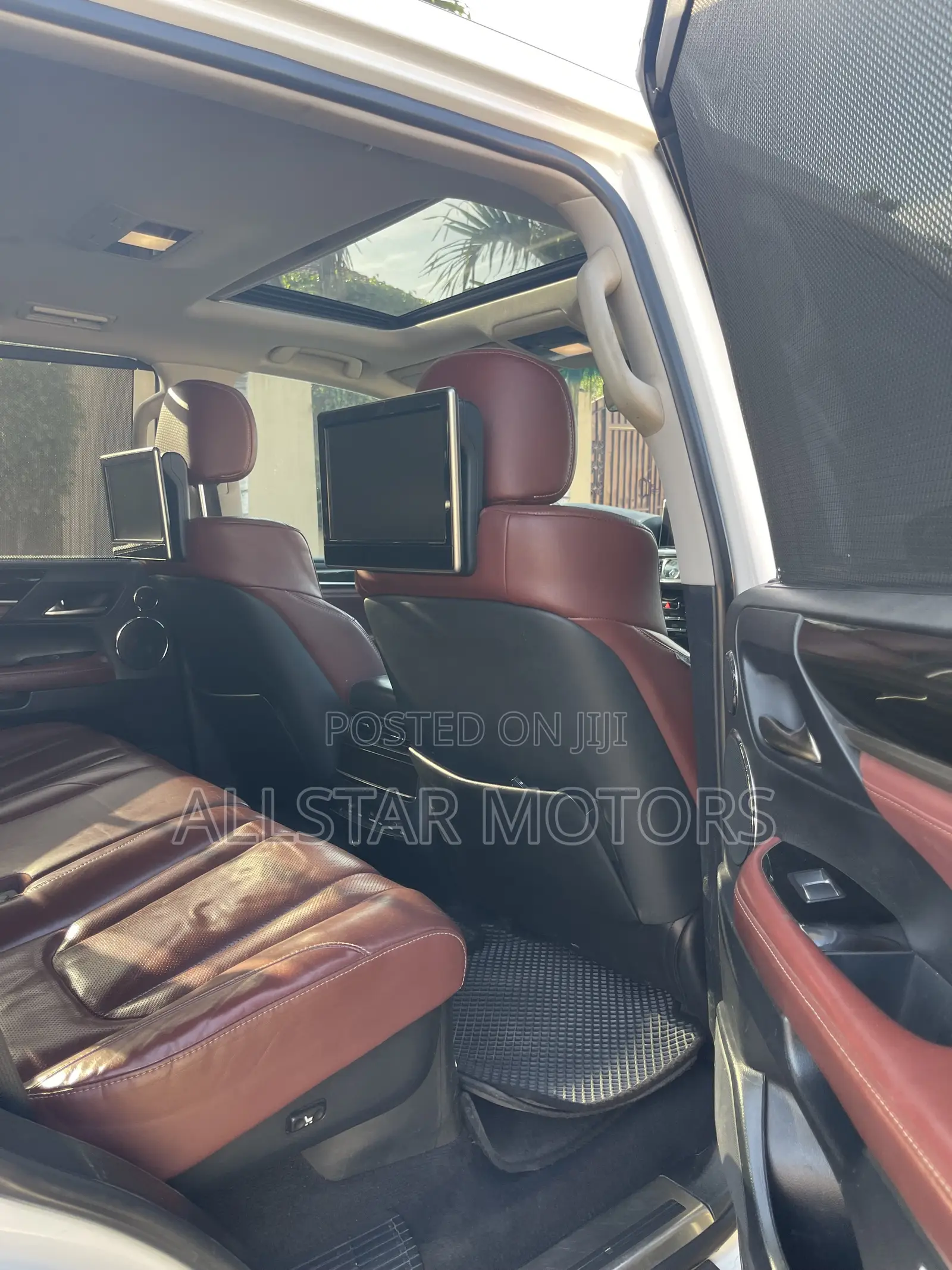 Lexus LX 570 AWD 2017 White