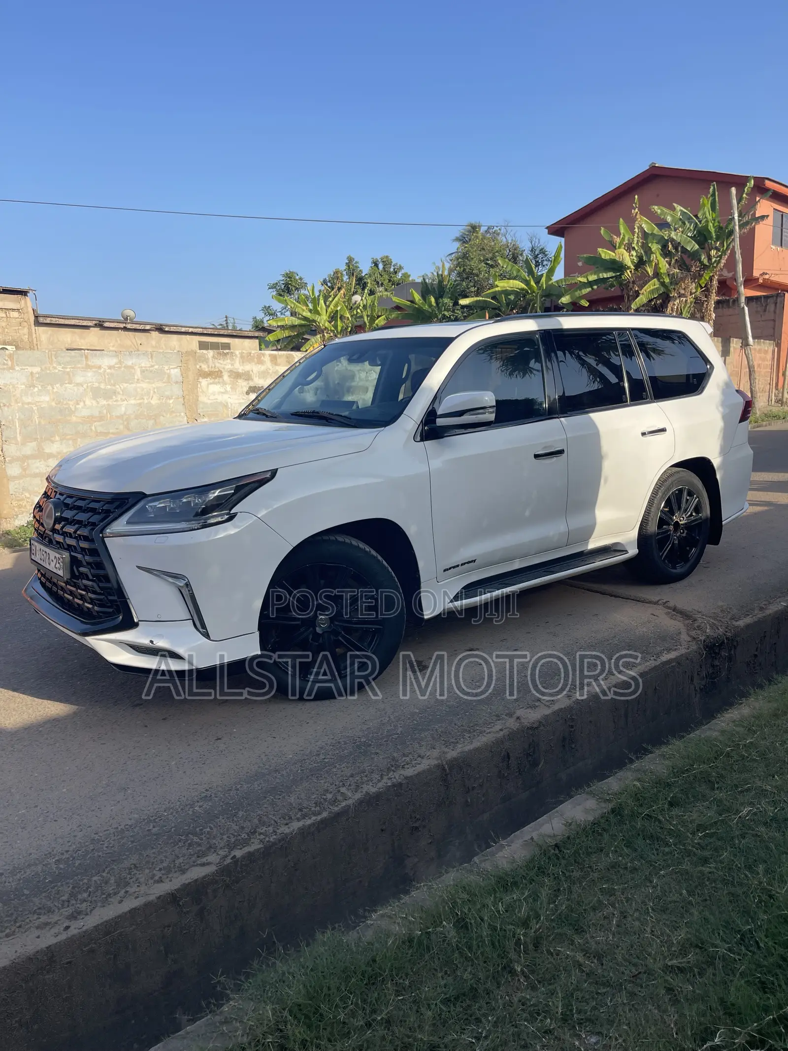 Lexus LX 570 AWD 2017 White