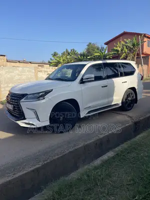Lexus LX 570 AWD 2017 White