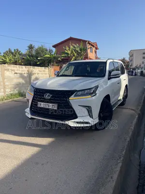 Lexus LX 570 AWD 2017 White