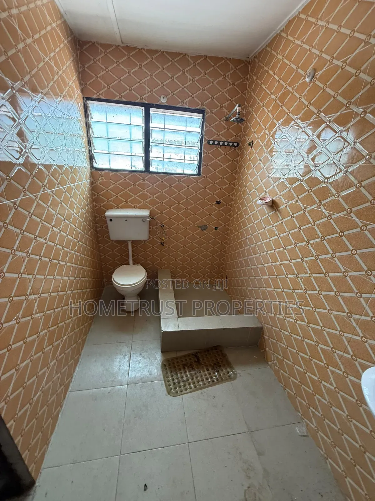 4bdrm House in Lapaz Racecourse, Nyanmekye for sale