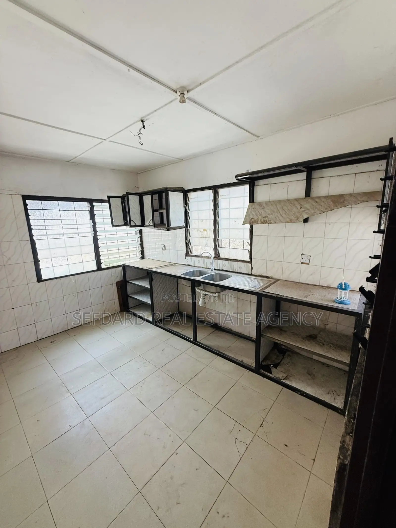 4bdrm House in Sefdard Properties, Lapaz for sale