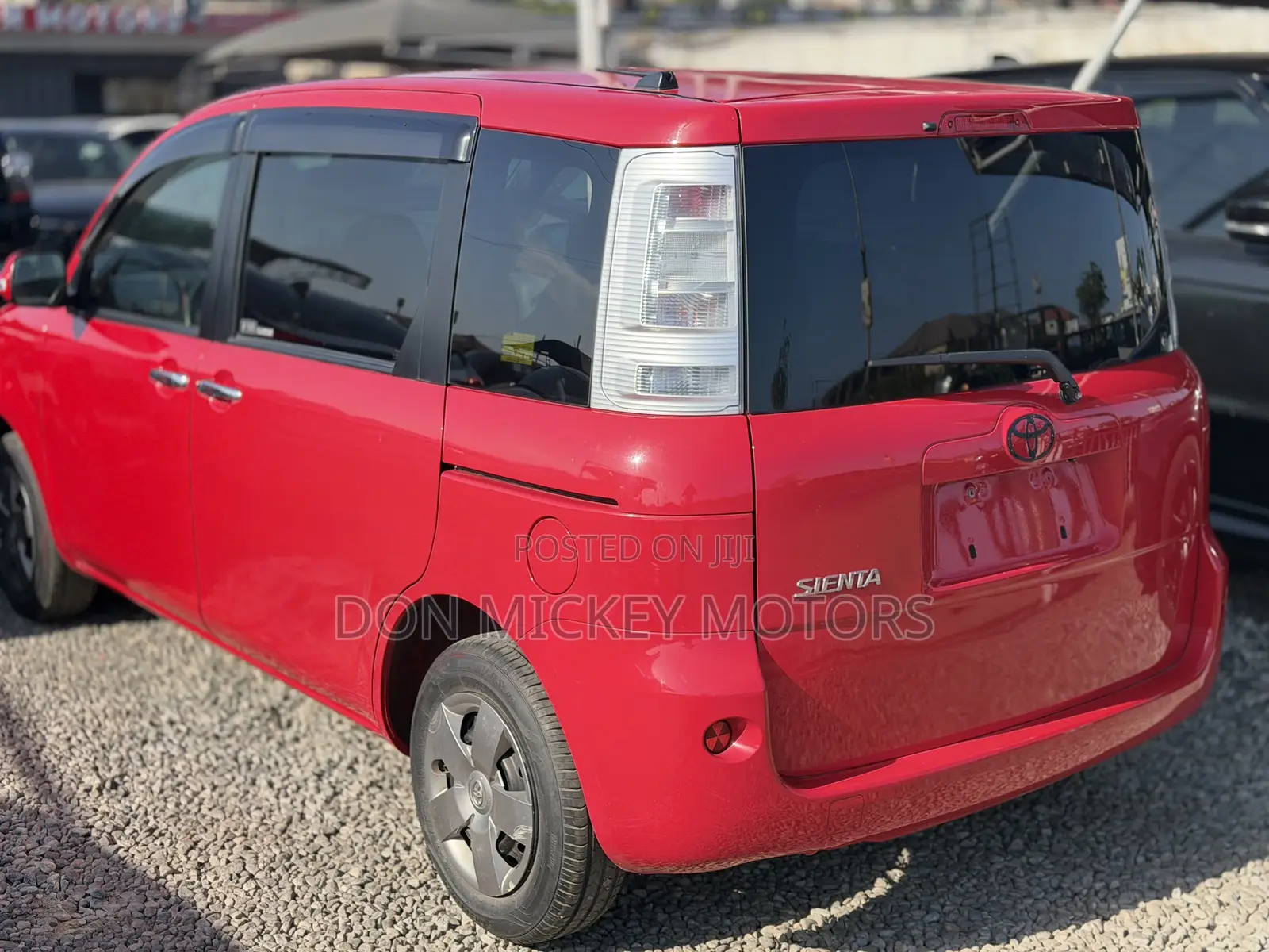 Toyota Sienta 1.5 FWD 2013 Red