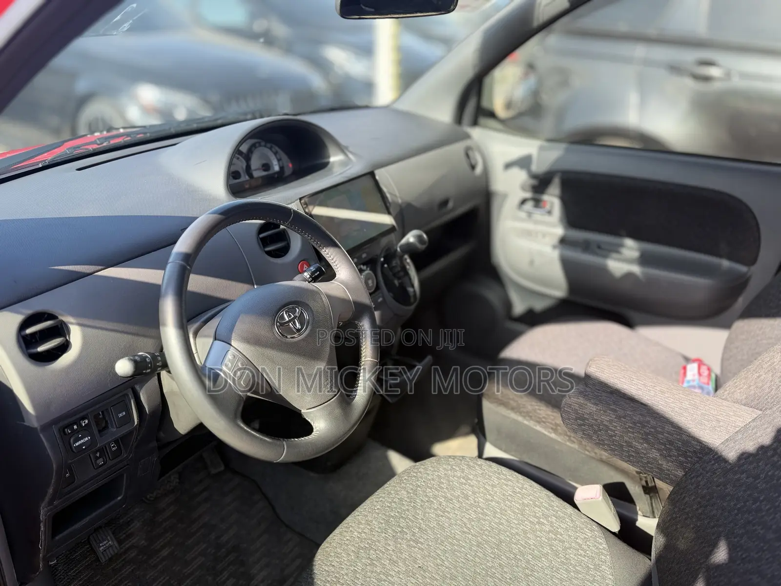 Toyota Sienta 1.5 FWD 2013 Red