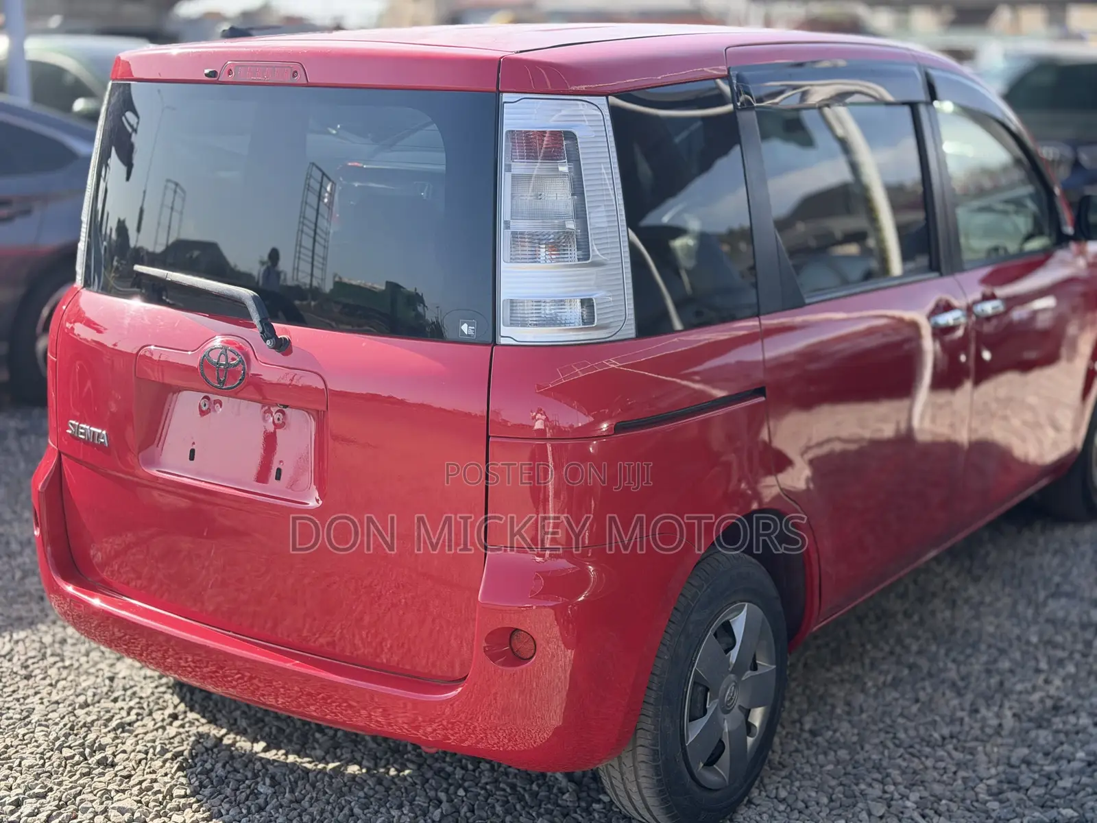 Toyota Sienta 1.5 FWD 2013 Red
