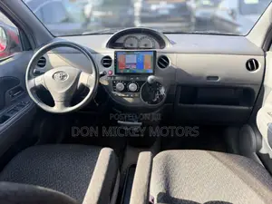 Toyota Sienta 1.5 FWD 2013 Red